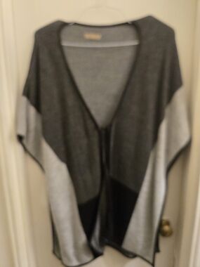 Hatch Gray & Black Colorblock V-Neck Poncho Sweater